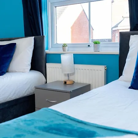 Holiday home Contractors - Family - Relocators *
