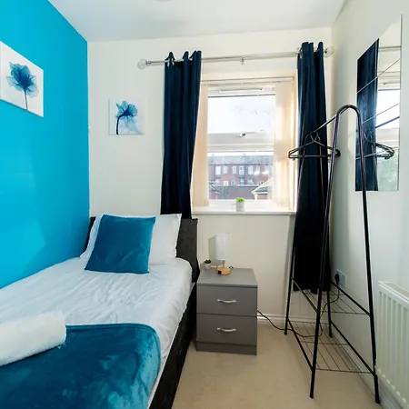 Holiday home Contractors - Family - Relocators *