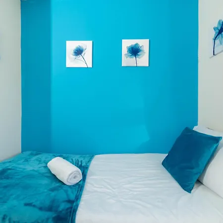 Holiday home Contractors - Family - Relocators
